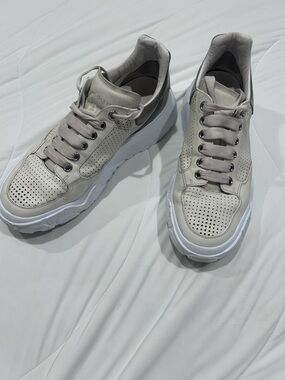 Alexander McQueen Beige and White Chunky Sole Sneakers